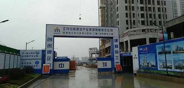 百色地区温江恒大项目成品玻璃钢化粪池安装现场